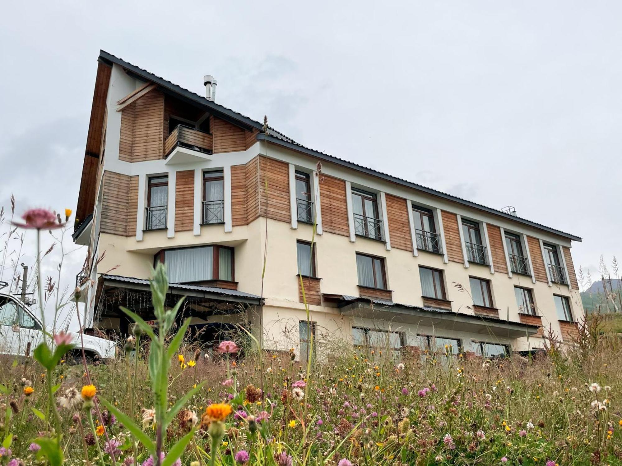 Rezohut Hotel Gudauri Exterior photo